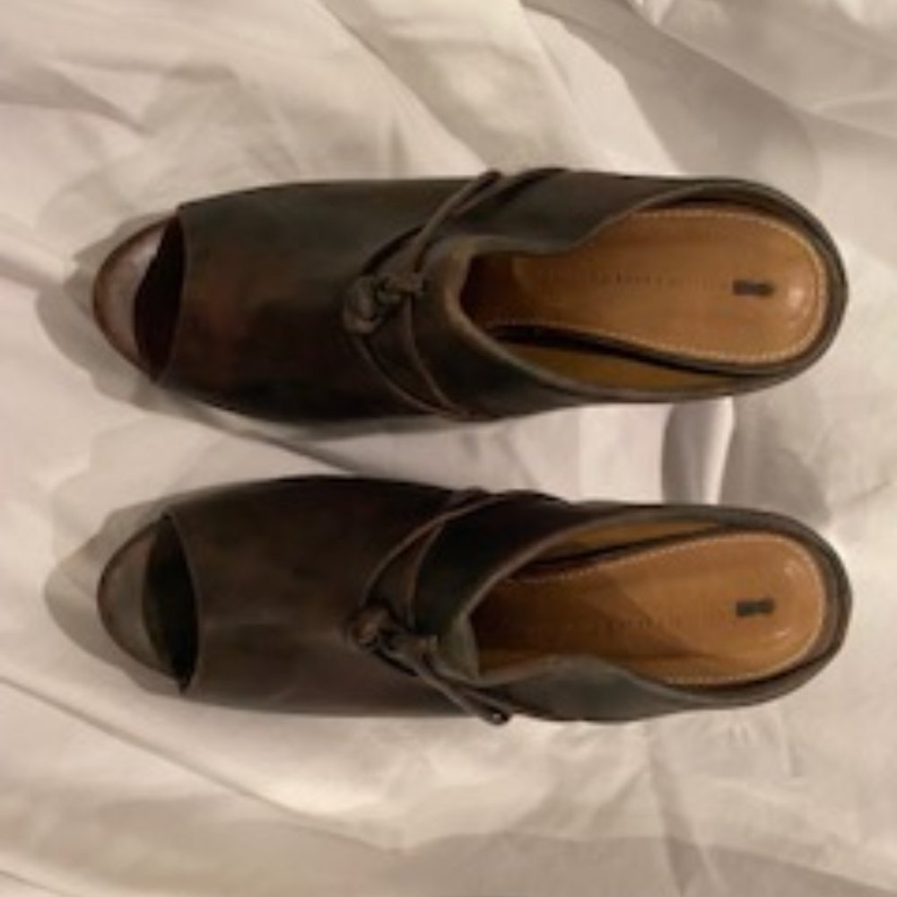 Schuler & Sons Philadelphia Leather Brown Peep Toe Mule Heels